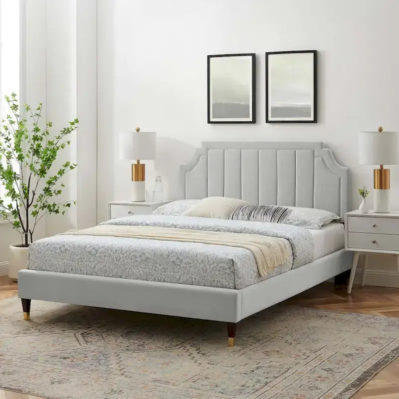 Lit plateforme queen en velours Sienna Performance