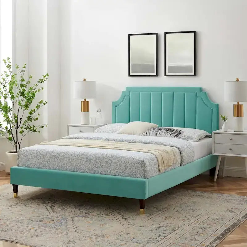 Lit plateforme queen en velours Sienna Performance