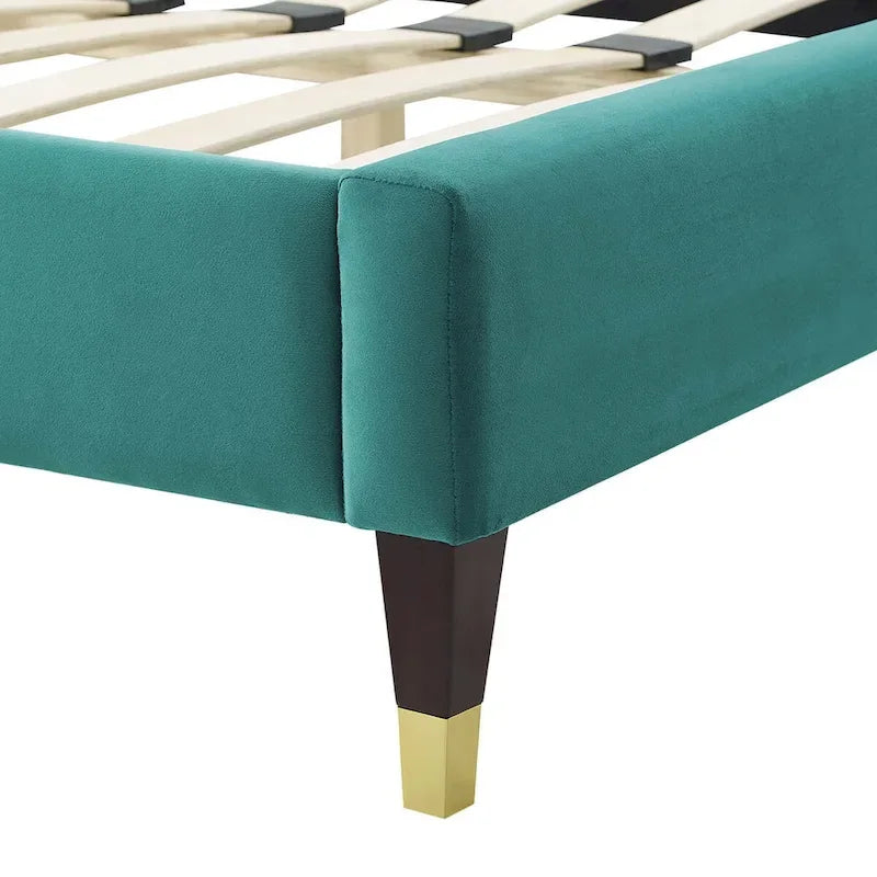 Lit plateforme queen en velours Sienna Performance